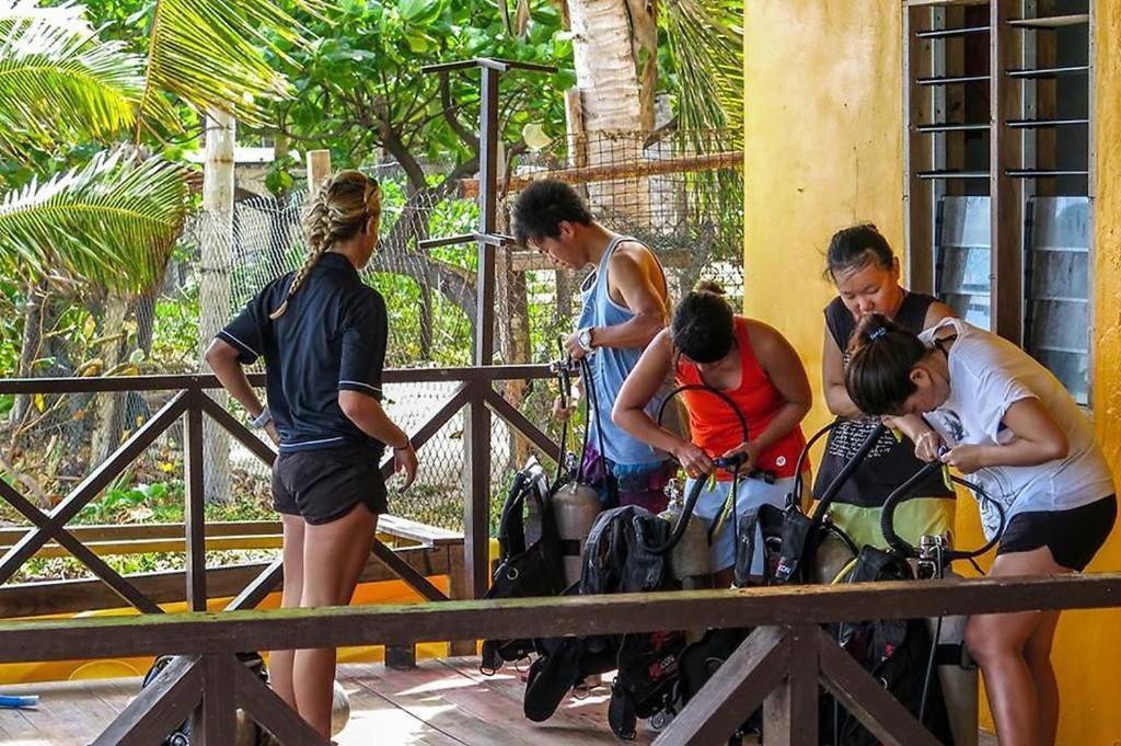 Ratu Kini Dive & Stay Остров Мана Екстериор снимка